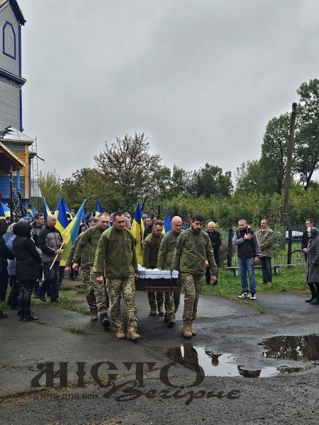 У Литовезькій громаді попрощалися із загиблим воїном Олегом Ющуком 