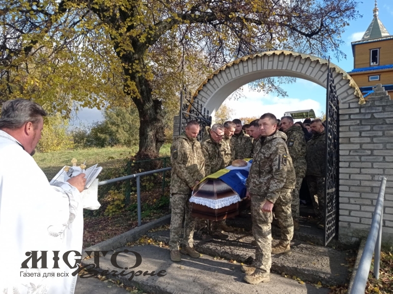 Мешканці Іваничівської громади попрощалися з полеглим Героєм Андрієм Бобаком 
