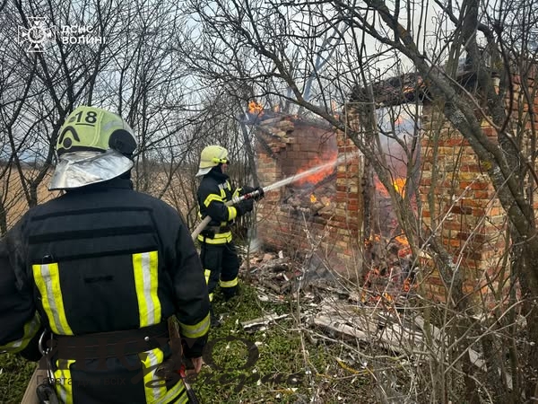 В дачному масиві Нововолинської громади горів цегляний будинок 