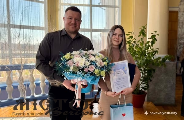 У Нововолинську вручили перше свідоцтво про народження дитини оформлене через ЦНАП 