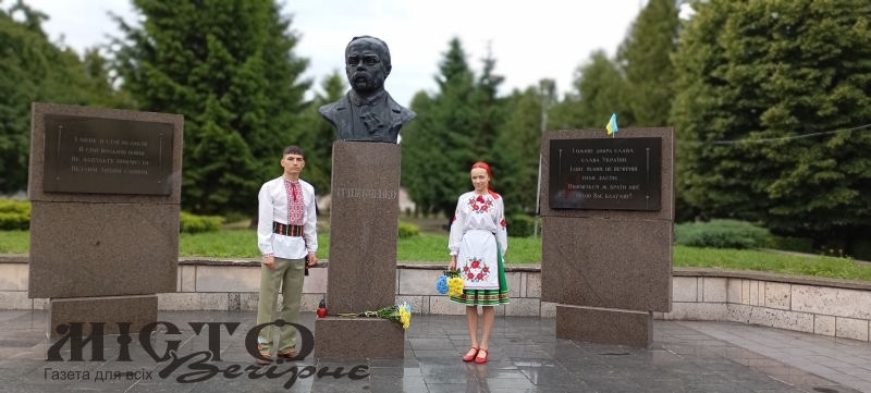 В Іваничах відбулися урочистості, приурочені 29-й річниці Конституції України - новини Володимир-Водинського В Іваничах відбулися урочистості, приурочені 29-й річниці Конституції України