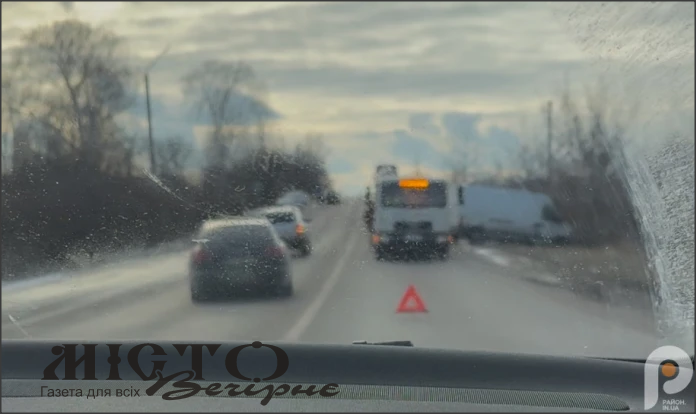 У Нововолинську трапилась аварія за участі трьох автівок 
