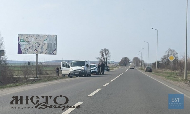 На дорозі до Володимира зупинили бус з людьми, яких підозрюють у скоєнні злочину в Нововолинську 