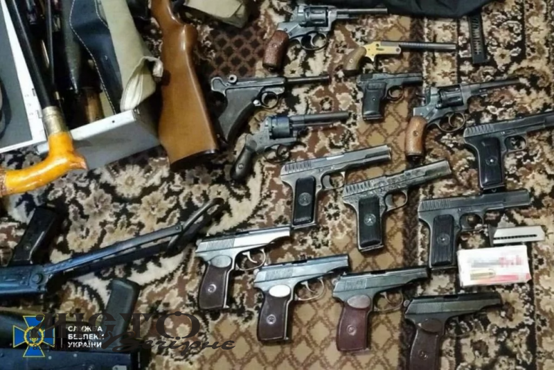 Знешкоджено банду "чорних зброярів": СБУ викрила масштабну мережу нелегального продажу зброї 