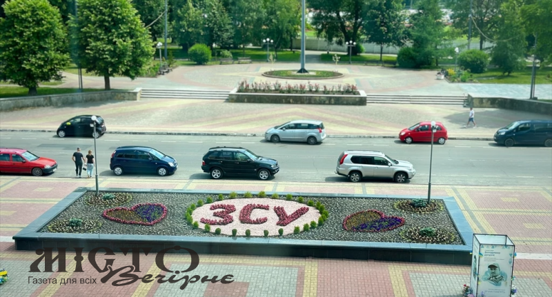 У Нововолинську, на Алеї Героїв з'явилась клумба на честь ЗСУ. 