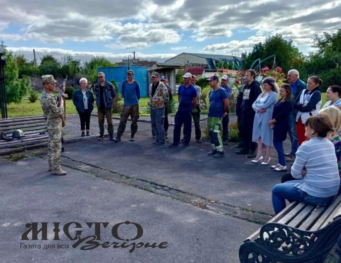 У Нововолинську комунальникам провели навчання з національного спротиву 