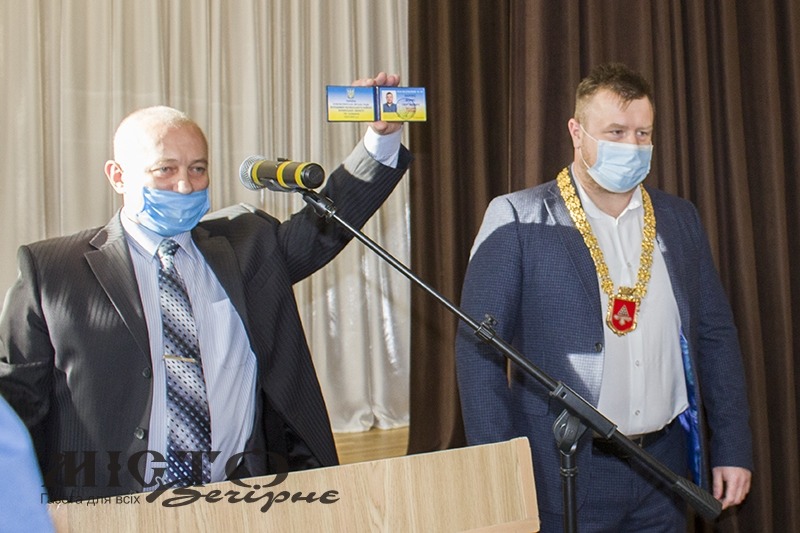 У Нововолинську відбулася перша сесія міськради після виборів. 