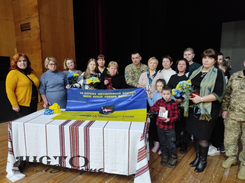 Рідним загиблих військових з Нововолинської та Литовезької громад вручили відзнаки 