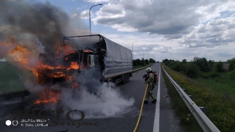 У Луцьку серед дня спалахнула вантажівка 