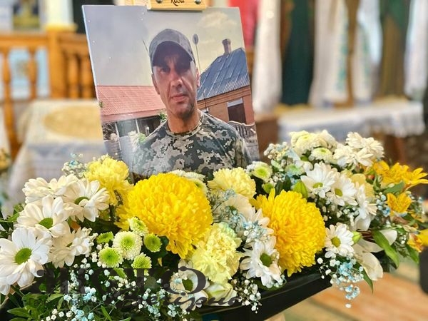 Нововолинська громада провела в останню дорогу загиблого воїна Володимира Шелеміна 