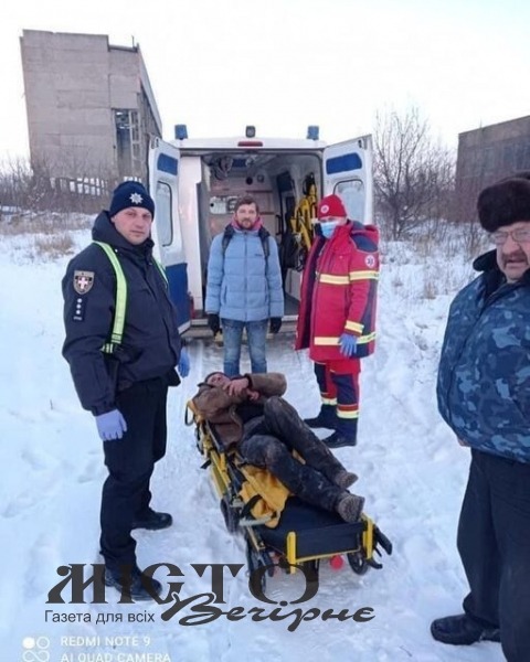 У Нововолинську в закинутому цегельному заводі врятували безхатченка 