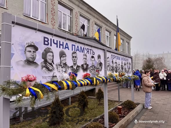 У Благодатному оновили меморіальну стелу захисникам України 
