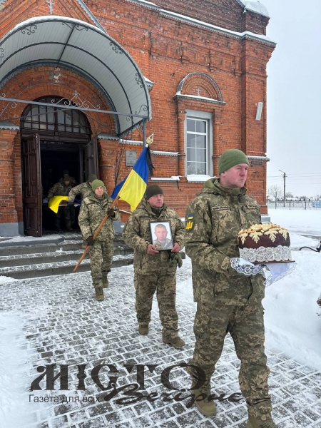 Зі сльозами та молитвою: Волинь провела на вічний спочинок воїна Андрія Велимця 