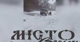 У лісі біля села Бужанка в сніговому заметі затрягла «швидка» з хворим 