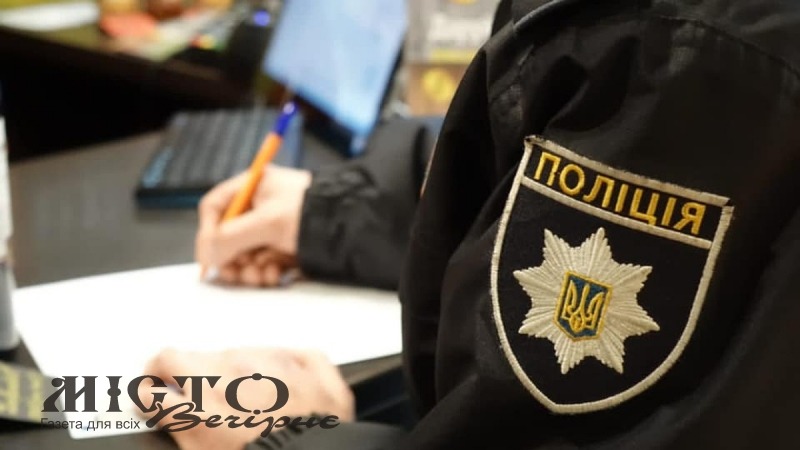 У Києві повністю голий чоловік посеред вулиці напав на жінку 