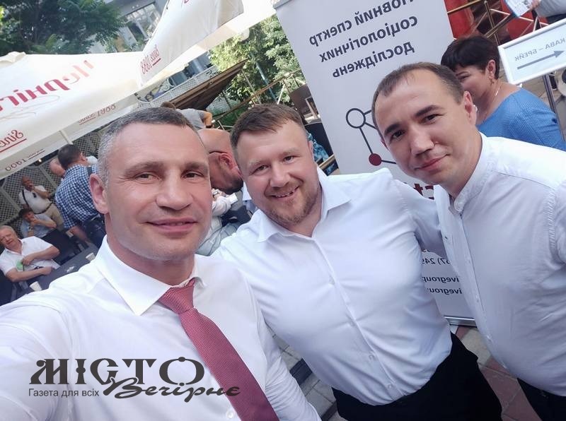 Кличко зробив селфі з головою Нововолинська та заступником мера Володимира 