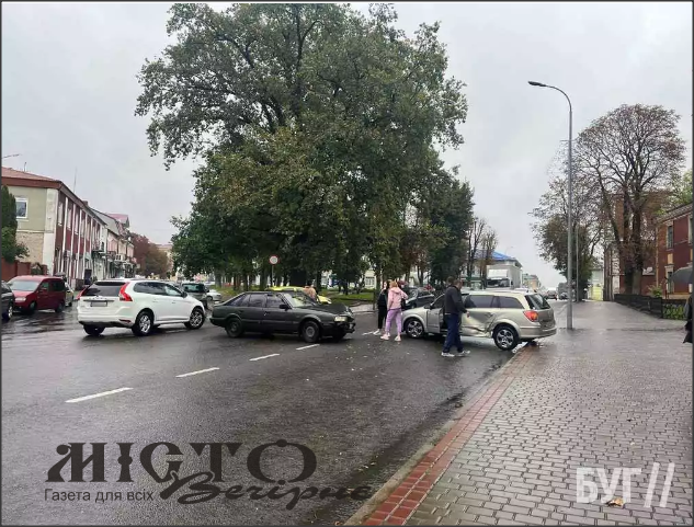 Біля ЦНАПу у Володимирі трапилася ДТП - новини Володимир-Водинського Біля ЦНАПу у Володимирі трапилася ДТП