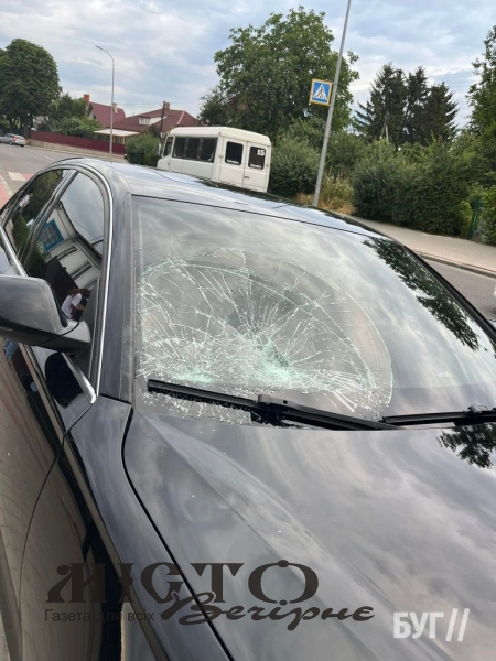 У Володимирі трапилась ДТП: Ауді наїхала на двох перехожих 