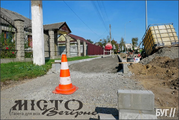 На одній із вулиць у Нововолинську облаштують тротуар 