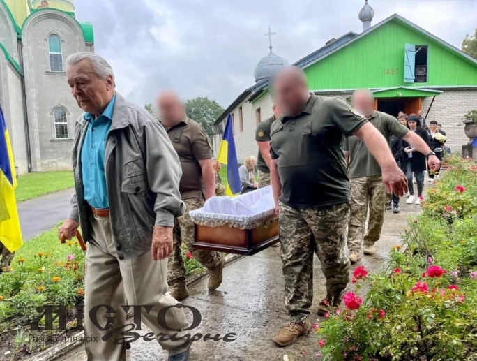 Мешканці Нововолинська попрощалися із загиблим В‘ячеславом Толстобрюхом 