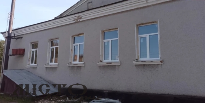 У Локачинському будинку культури замінили старі вікна на металопластикові 