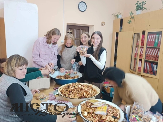 У ліцеї села Павловичі виготовили понад 100 енергетичних наборів для захисників - новини Володимир-Водинського У ліцеї села Павловичі виготовили понад 100 енергетичних наборів для захисників