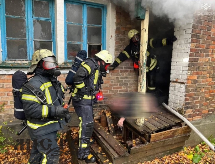 У Нововолинську горів будинок: госпіталізували трьох людей 