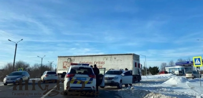 У Нововолинську на трасі загрузла фура 