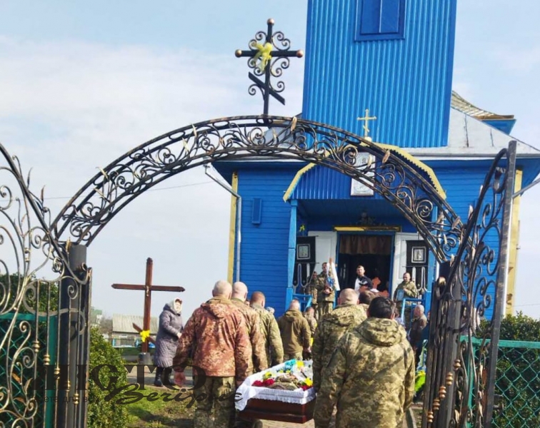 Литовезька громада провела в останню дорогу загиблого Героя Олексія Кушніра 