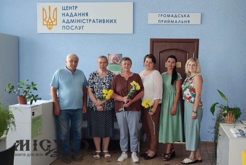 Працівників Центру надання адміністративних послуг Іваничівської селищної ради привітали з професійним святом 