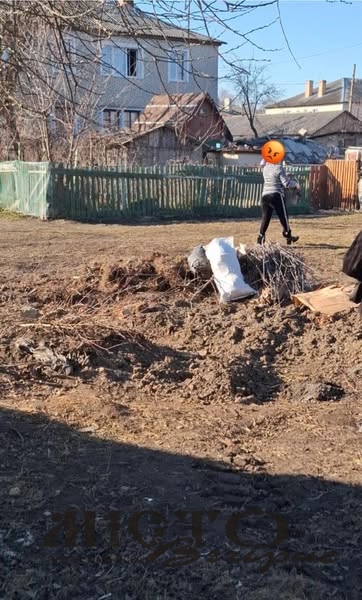 Жительку Нововолинська оштрафували за викинуте сміття у невстановленому місці 