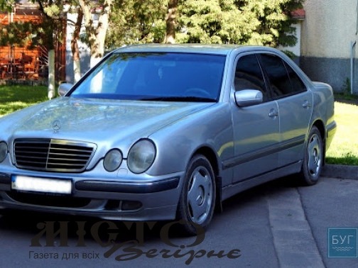 Мерседес, який возив Петра Саганюка, хочуть виставити на аукціон 