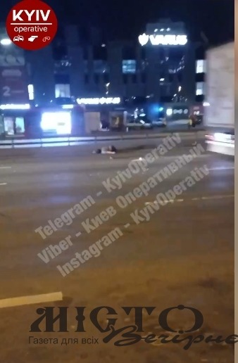 У Києві пішохода переїхало кілька автомобілів 