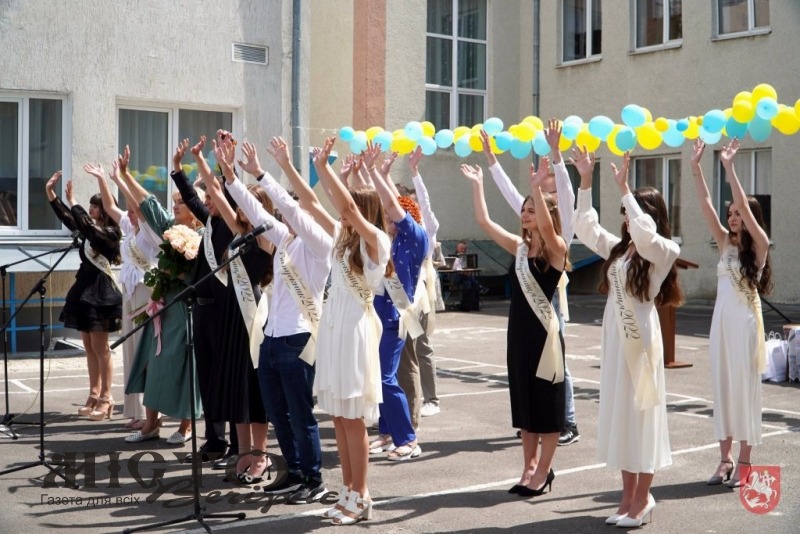 Випускники шкіл Володимирської громади отримали свідоцтва про загальну середню освіту 