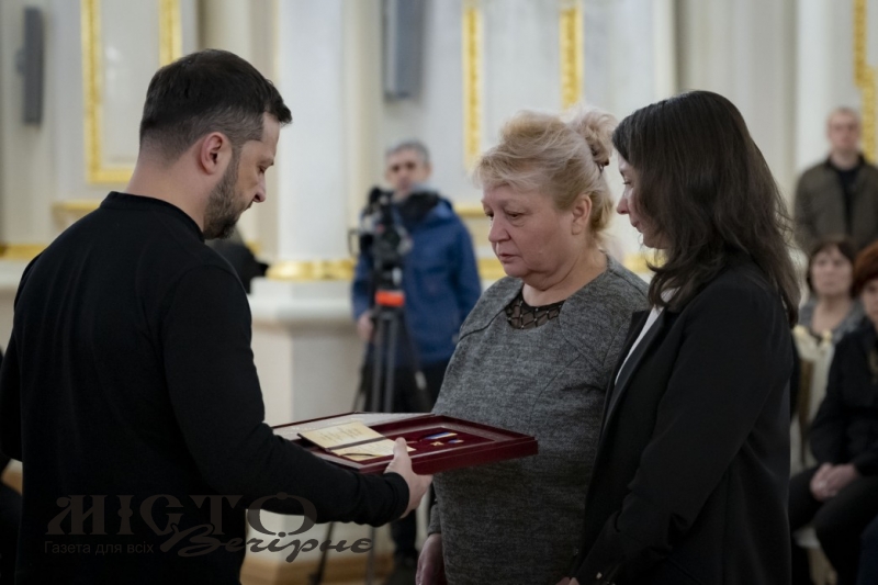Зеленський вручив орден «Золота Зірка» рідним загиблого Героя з Нововолинська 