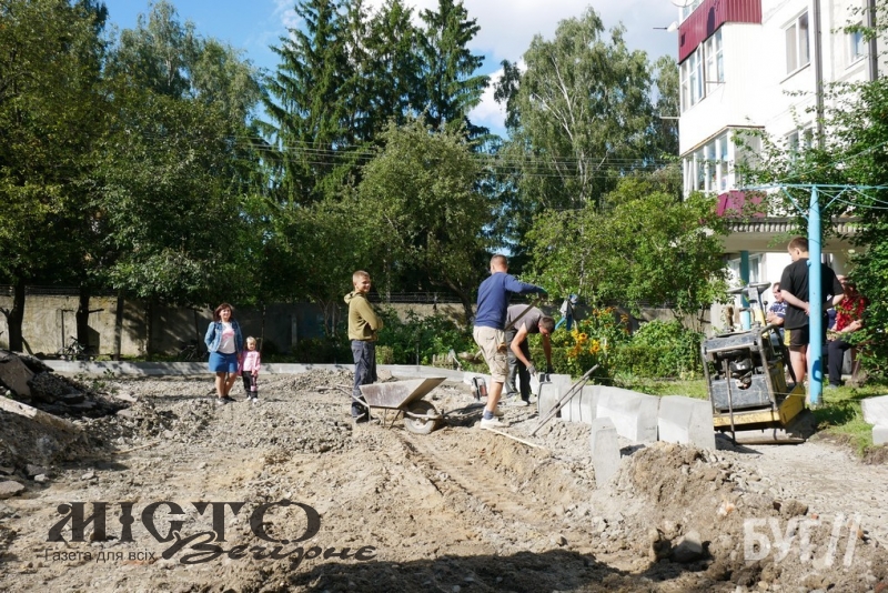 У дворі на вулиці Поліської Січі у Володимирі розпочався капітальний ремонт 
