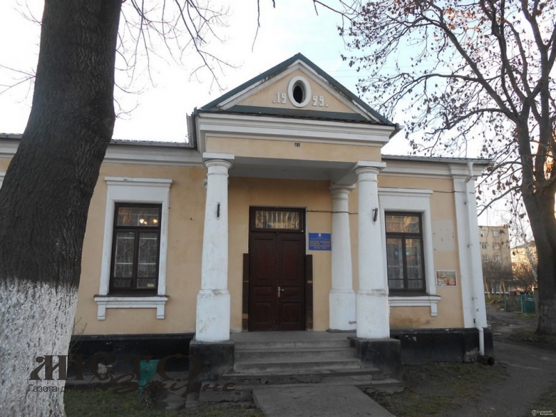 Фінуправління та будинок лікаря: ретро-історія будинку з колонами у Володимирі 