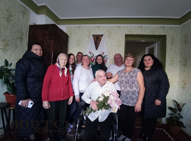 Мешканця Володимирської громади привітали з 90-річним ювілеєм 