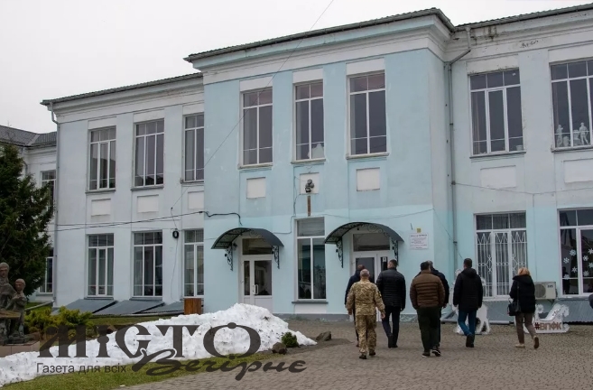 Дах гуртожитку педколеджу у Володимирі потребує ремонту 