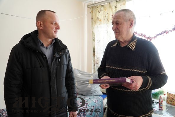 У Володимирі привітали з днем народження батька загиблого Героя Артема Марфича 