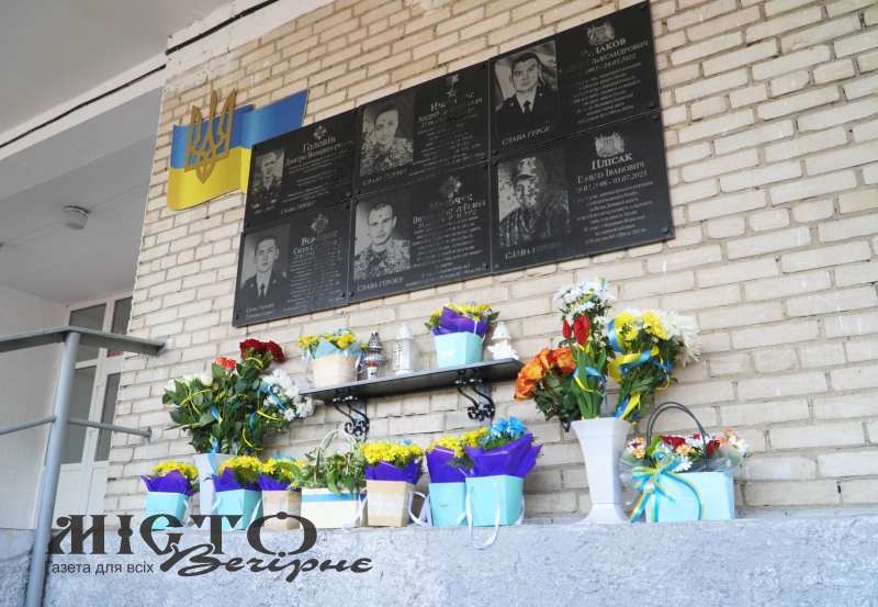 У ліцеї №5 міста Володимир відкрили меморіальні дошки загиблим на війні випускникам 