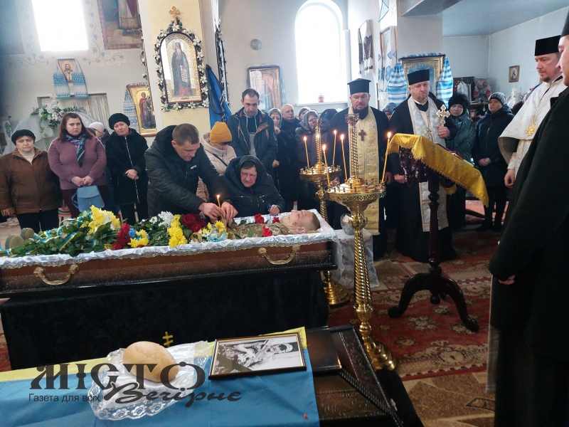 В Устилузі в останню дорогу провели загиблого військового Ігоря Савчука 