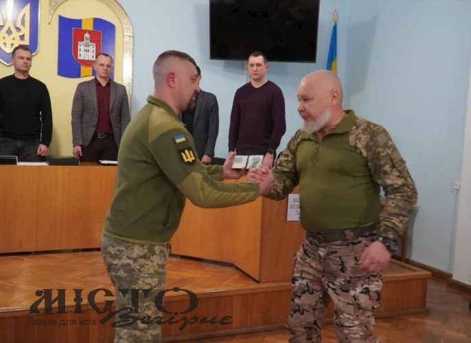 У Володимирі вручили посмертні та прижиттєві військові нагороди - новини Володимир-Водинського У Володимирі вручили посмертні та прижиттєві військові нагороди