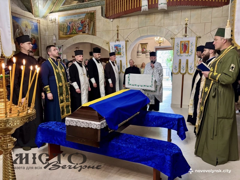 У Нововолинькій громаді провели в останню дорогу Героя Сергія Запорожця 