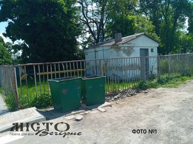 У Володимирі продовжують облаштовувати стихійне сміттєзвалище на нещодавно відремонтованій вулиці 