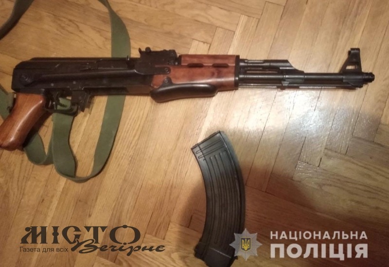 На Волині у затриманних злочинців поліцейські вилучили автомат, пістолет та набої 