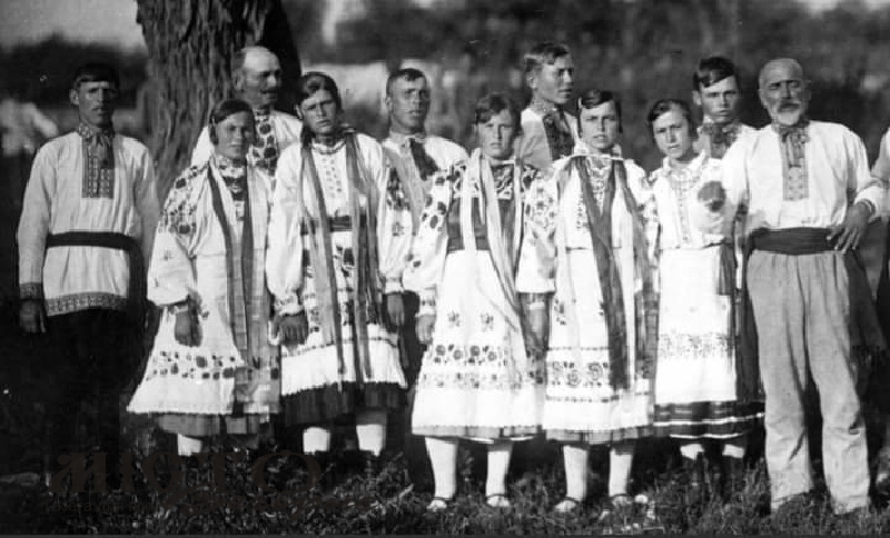 У мережі опублікували ретрофото святкування обжинок в одному з сіл біля Володимира 