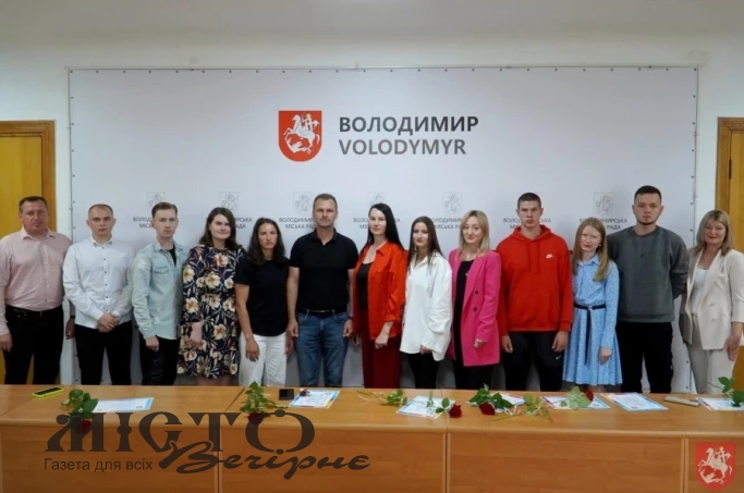 Міський голова Володимира вручив посвідчення лауреатам стипендії «Майбутнє Володимира» 