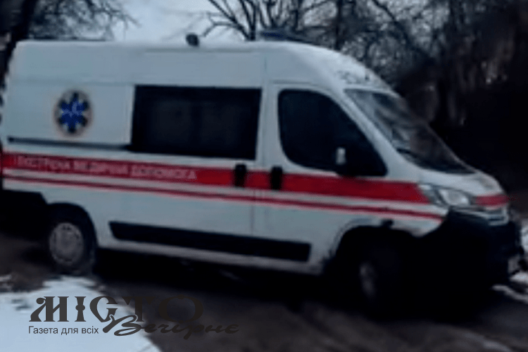 На Волині у багнюці застрягла «швидка», що їхала на виклик до хворої 