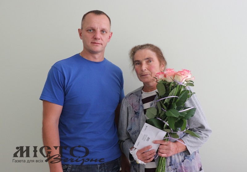 Привітали з днем народження маму загиблого Героя Віталія Романа з Новосілок 